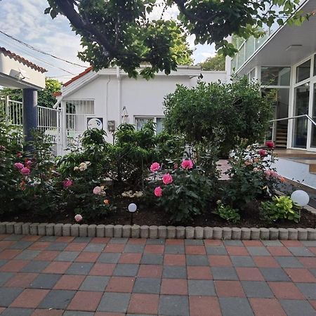 Готель Fitness House With Garden Констанца Екстер'єр фото