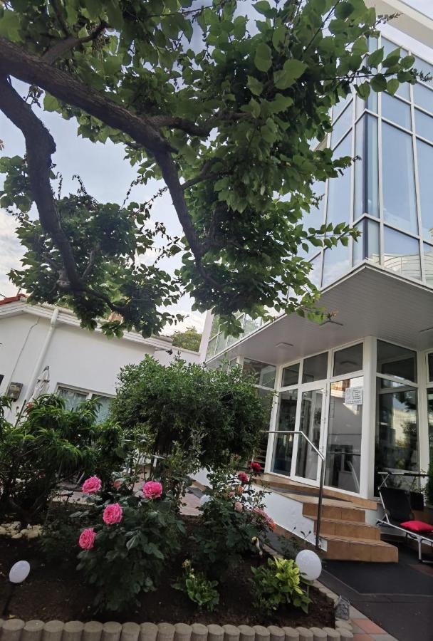Готель Fitness House With Garden Констанца Екстер'єр фото